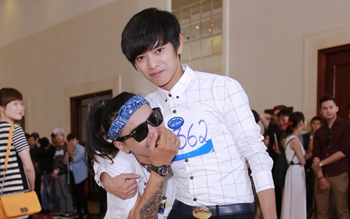 Bùi Vĩnh Phúc cảm thấy vui vì bản thân có thể sống được nhờ đam mê ca hát.