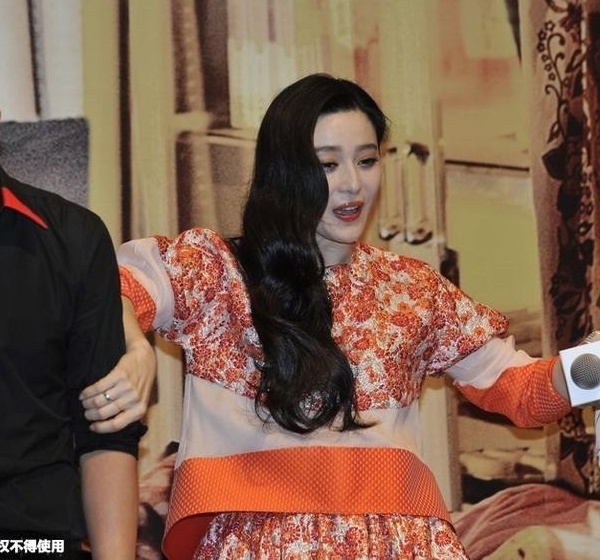 Sự luống cuống của Phạm Băng Băng khi mất thăng bằng.