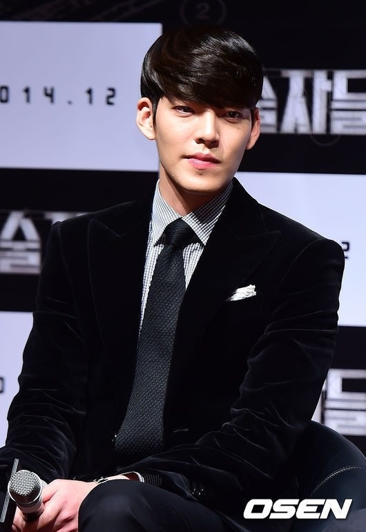 Bạn bè cùng lớp của một nạn nhân đã liên lạc với công ty quản lý của diễn viên Kim Woo Bin để hỏi anh viết một bức thư gửi đến người bạn quá cố. Kim Woo Bin ngay sau đó gửi đi một bức thư tay. 