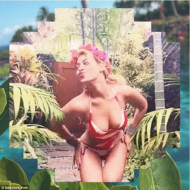 Trong bức hình khác, “Ong Chúa” đội vòng hoa, mặc áo tắm monokini hai màu đỏ trắng và chu môi tạo dáng nhí nhảnh. 