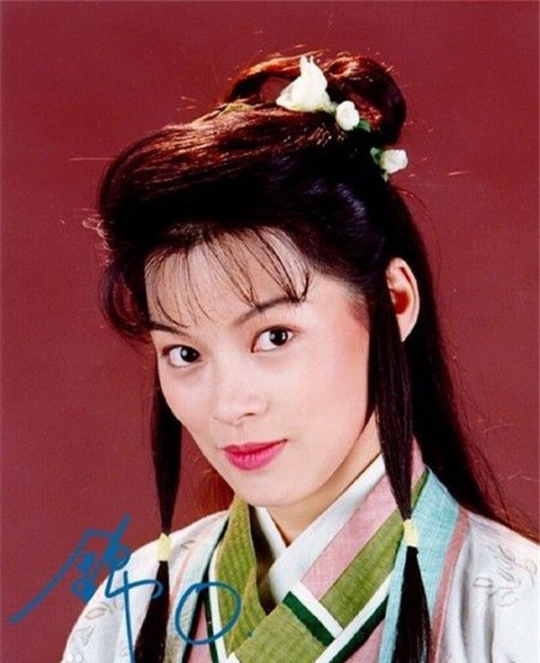 Với sự xuất hiện của Lý Nhược Đồng, Trần Hạo Dân, Huỳnh Nhật Hoa, Lưu Cẩm Linh, Thiên long bát bộ phiên bản đài TVB được đánh giá là thành công nhất cho đến thời điểm này. Lưu Cẩm Linh được ca ngợi là nàng A Châu đẹp và dịu dàng nhất trên màn ảnh.