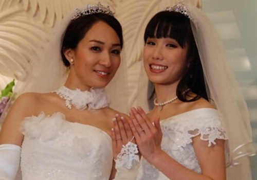 Sao nu Nhat lam dam cuoi dong tinh hinh anh