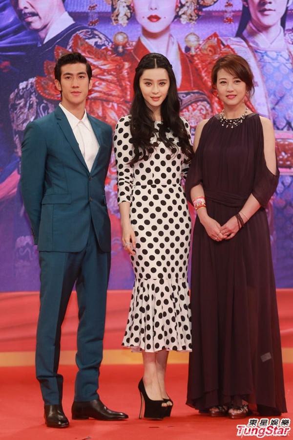 Lý Trị Đình, Phạm Băng Băng, Châu Hải My quảng bá phim Võ Mỵ Nương truyền kỳ.