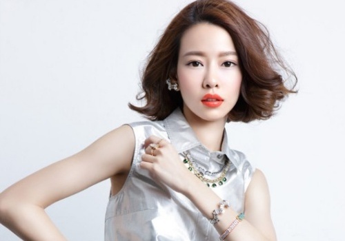 MC xinh dep nhat Dai Loan tu tu o tuoi 24 vi bi chen ep hinh anh