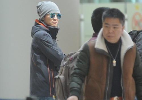 Ta Dinh Phong voi quay ve gap Vuong Phi vi ghen tuong hinh anh