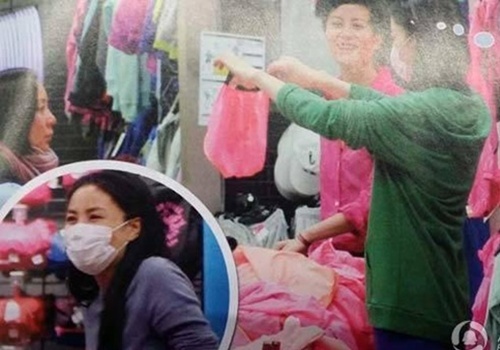 Vuong Phi mua do gia re sau xich moi voi Ta Dinh Phong hinh anh