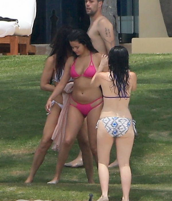 Nhưng cùng với đó, Selena Gomez trông nóng bỏng hơn và quyến rũ hơn.