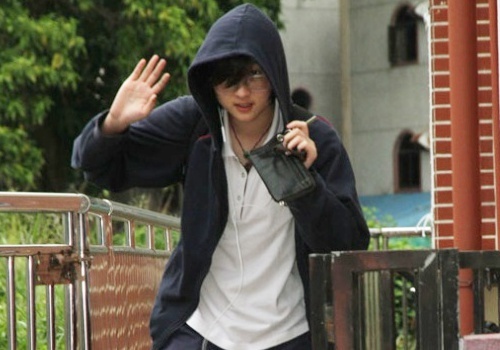 Con roi cua Thanh Long bo nha vi bi cam uong bia hinh anh