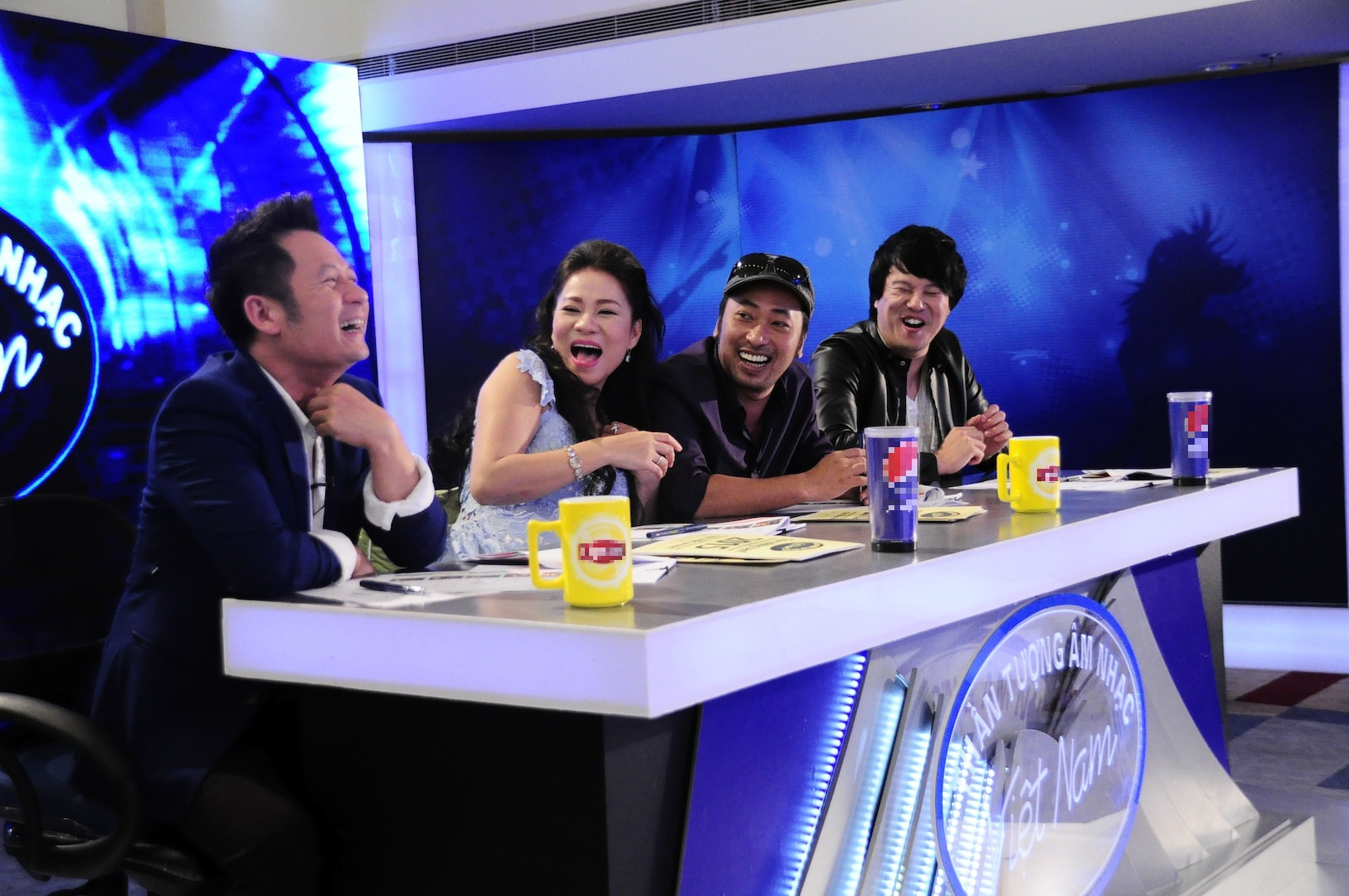 Nhung khoanh khac vui nhon cua ban giam khao tren ghe nong Vietnam Idol hinh anh