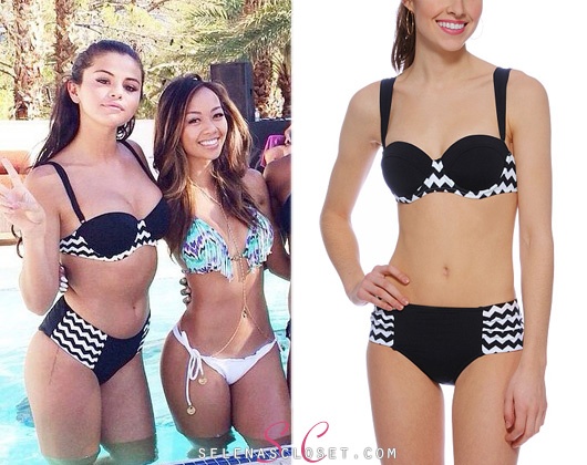 Tụ tập nhóm bạn ở bể bơi tại Las Vegas, Selena chọn bộ bikini mang âm hưởng retro. Điểm nhấn cho bộ đồ là họa tiết zig zag trong tông màu cơ bản đen trắng. 