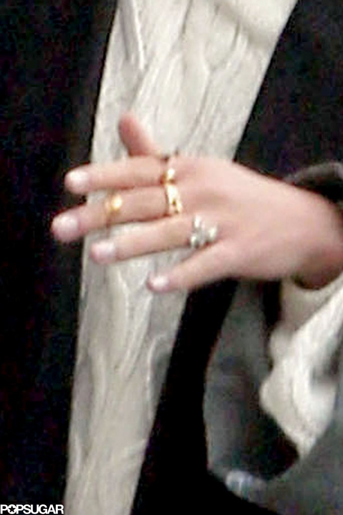 Kể từ khi hẹn hò FKA Twigs, Robert không ngại ngùng thể hiện tình yêu với bạn gái. Cánh săn ảnh nghi ngờ chiếc nhẫn ở ngón tay áp út của FKA Twigs chính là nhẫn đính hôn. Cặp đôi đã đính ước vào đầu tháng.