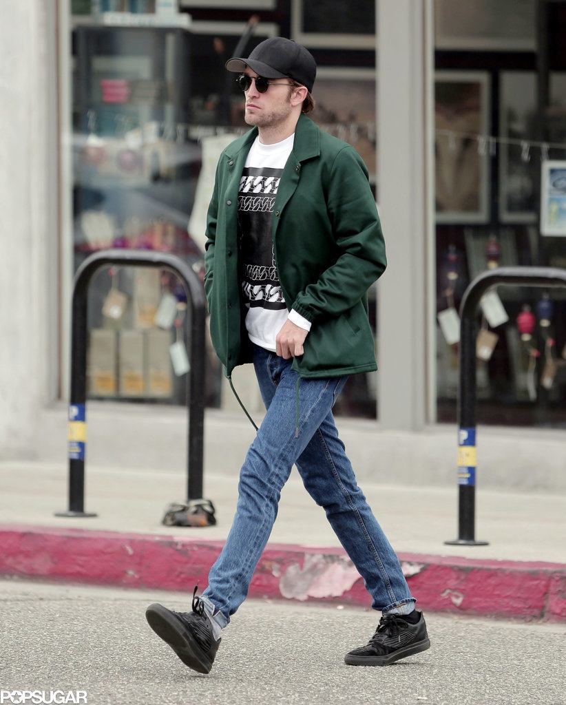 Nam diễn viên 28 tuổi ra về trước. Sau khi Robert cầu hôn, có tin đồn FKA Twigs mang thai nhưng nhiều nguồn tin thân cận đã phủ nhận. Trong năm nay, Robert Pattinson có 2 phim mới ra mắt là Queen of the Desert và Life.