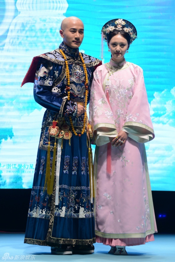 Đây là lần thứ hai Lưu Khải Uy và Trịnh Sảng hợp tác. Nói về bạn diễn của mình trong lần tái hợp này, Lưu Khải Uy khen ngợi: 