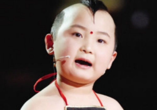 'Than dong 8 tuoi' showbiz Hoa ngu qua doi vi ung thu mau hinh anh