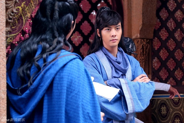 Khi lên sóng truyền hình, nhờ công nghệ chỉnh sửa, toàn bộ nhược điểm về da của Trần Vỹ Đình sẽ được can thiệp. Nhiều độc giả cho rằng, họ cảm thấy bị lừa bởi các chuyên gia vi tính.