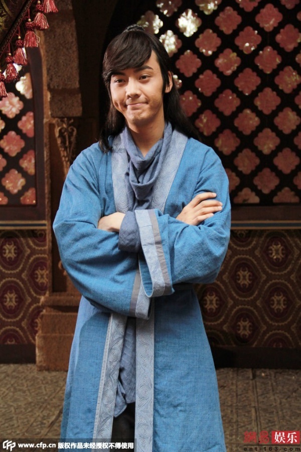 Dù phát triển theo trường phái thần tượng, nhưng Trần Vỹ Đình trước giờ không có ý định giấu giếm chuyện mình có bạn gái. Anh từng công khai hẹn hò với Angela Baby khoảng 6 năm. Năm 2009, anh công khai việc yêu đương Thái Trác Nghiên. Mối tình chị em này cũng làm hao tổn không ít giấy mực của báo chí. Trần Vỹ Đình cũng không ngần ngại nói “anh yêu em” với Thái Trác Nghiên ngay giữa lễ trao giải âm nhạc. Gần đây có tin đồn chuyện tình cảm của họ rạn nứt.