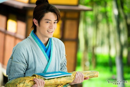 Hoắc Kiến Hoa: Mỹ nam Đài Loan gây chú ý khi xuất hiện trong Tân Tiếu ngạo giang hồ bản Vu Chính. Anh được coi là một trong những bản Lệnh Hồ Xung đẹp trai nhất nhưng cũng dính nhiều chỉ trích về tính cách trên màn ảnh.