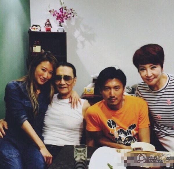 Ảnh mới gia đình nhà họ Tạ.