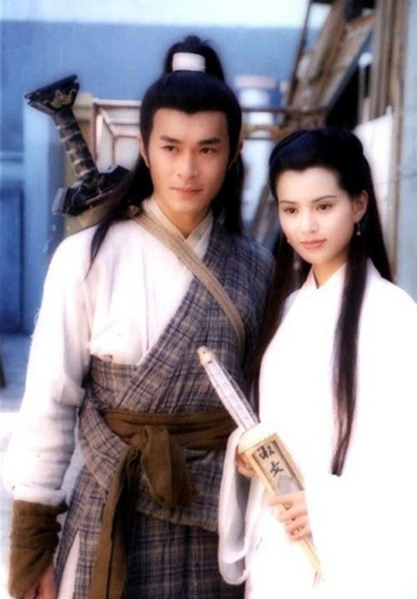 Cổ Thiên Lạc: Mãi đến hôm nay, khi nói về thành công của Cổ Thiên Lạc, khán giả vẫn nhắc đến bộ phim võ hiệp Thần điêu đại hiệp phiên bản 1995. Trong phim, anh đóng vai Dương Quá và đẹp đôi bên “Tiểu Long Nữ” Lý Nhược Đồng.