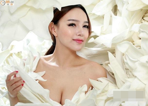 Chân dài xinh đẹp trông thấy.