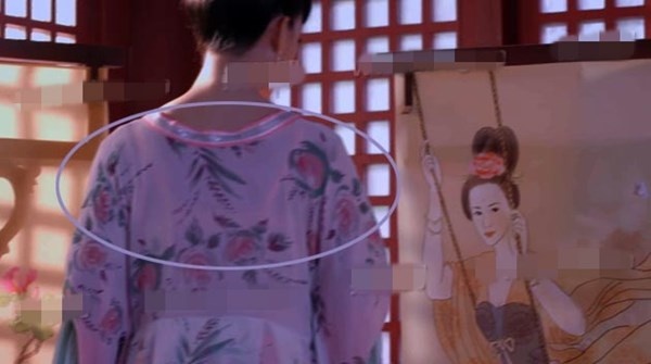 Trong phim Võ Mỵ Nương truyền kỳ, trang phục của một phi tần quá mỏng manh khiến lộ cả áo nội y màu hồng. Đây là lỗi cơ bản của phim bởi đời Đường không có loại áo này.