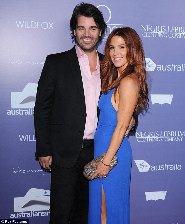 Năm 2014, nữ diễn viên Poppy Montgomery tiết lộ cô và ông xã – Shawn Sanford đã bí mật kết hôn ở Disneyland. “Tôi đã trốn con để đi kết hôn ở Disneyland” – Poppy nói trong chương trình Live! With Kelly and Michael. 