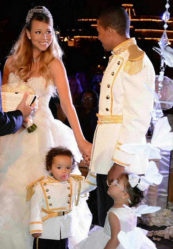 Khi còn là vợ chồng, tháng 4/2013, diva Mariah Carey và MC Nick Cannon chọn Disneyland là nơi “cưới lại”. 