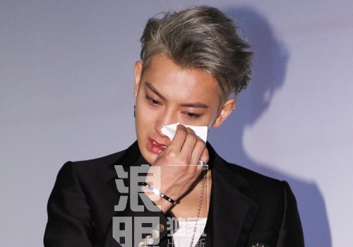 Tao (EXO) khoc nuc no trong lan dau lo dien hinh anh