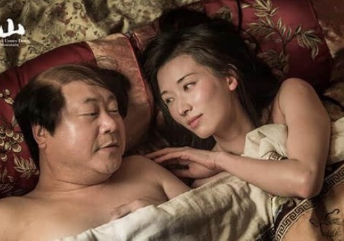 Phim bom tan cong khai canh nong cua Lam Chi Linh hinh anh