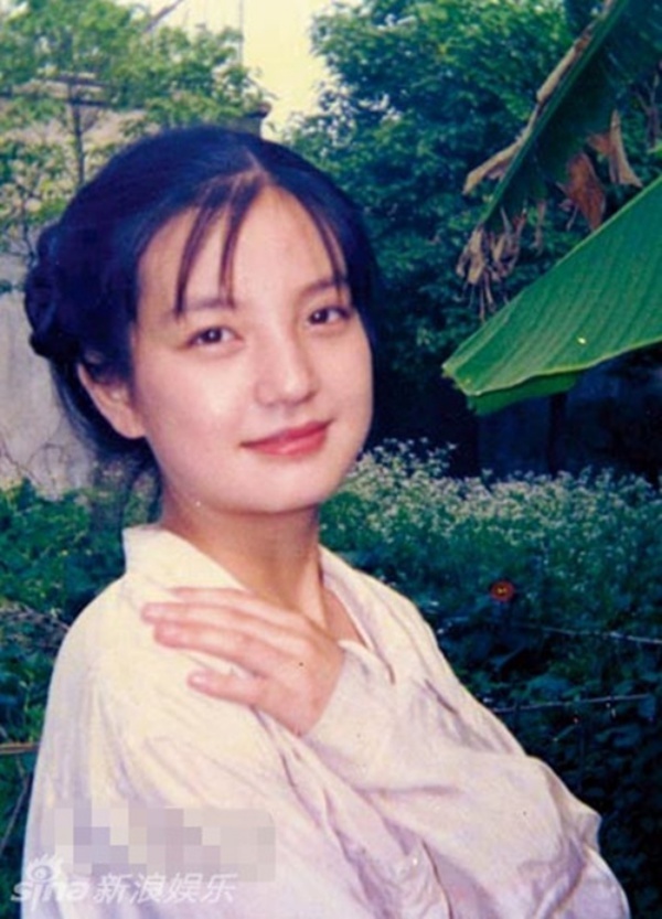 Nữ diễn viên với đôi mắt to tròn đáng yêu ngày nào nay đã trưởng thành với những vai trò mới: làm vợ, làm mẹ và thử thách ở cả vị trí đạo diễn.