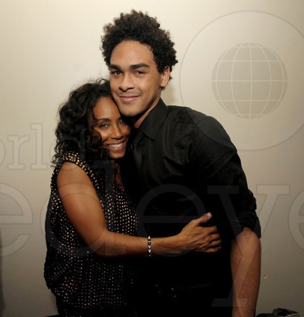 Bà xã Jada Pinkett Smith của tài tử Will Smith là người mẹ kế lý tưởng ở Hollywood. Khi kết hôn với tài tử After Earth, Jada coi Trey – con riêng của Will trong cuộc hôn nhân trước như con ruột. 