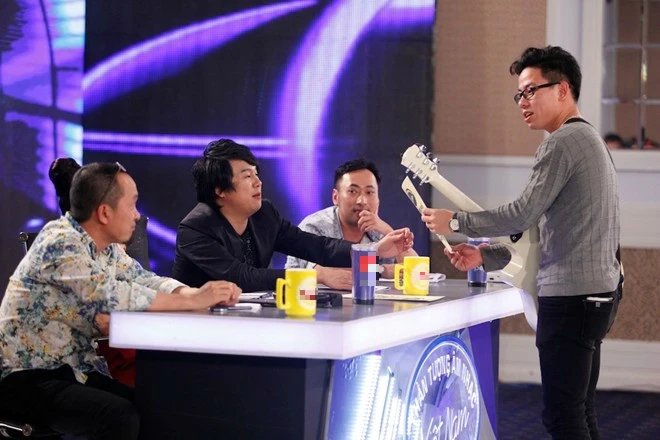 Một nhân tố tiềm năng khác ở vòng Thử giọng không có tên trong danh sách được đi tiếp tối ngày 3/5 là Lý Sỹ Tuệ. Cậu sinh viên trường ĐH Đà Lạt từng để lại ấn tượng cho khán giả nhờ sở hữu gu âm nhạc riêng biệt và phong cách trình diễn hao hao Thanh Bùi.