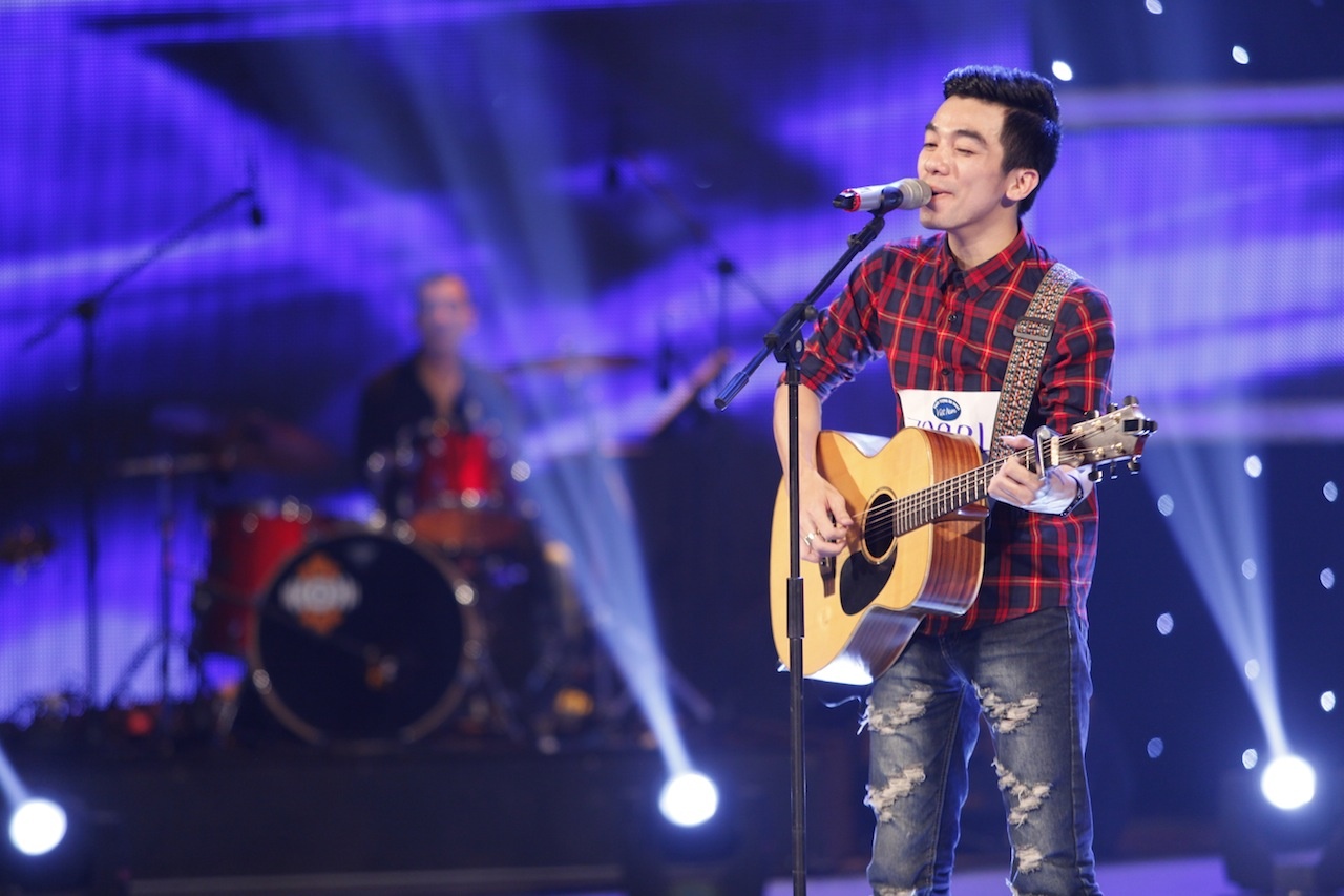 Chọn ca khúc Góc tối của nhạc sĩ Nguyễn Hải Phong để thể hiện trong phần hát với đàn piano, Ngô Thế Phương khiến bộ tứ quyền lực nổi da gà bằng chất giọng tự sự, ấm áp. Thế nhưng, ngay sau đó, anh lại đánh mất chính mình khi hát bản hit Nơi ấy. Bị phân tâm, một màu, không kiểm soát tốt giọng hát… là những khuyết điểm chàng trai gốc Hà thành mắc phải. Dẫu vậy, ban giám khảo quyết định cho anh thêm một cơ hội nữa.