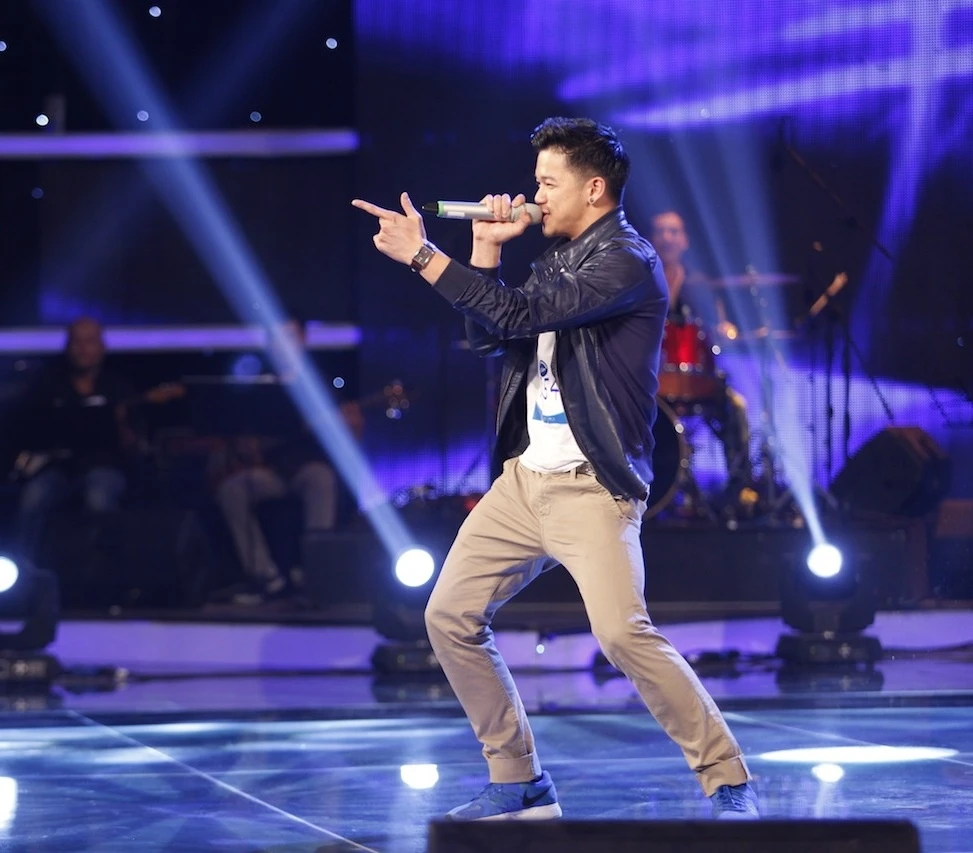 Nguyễn Trọng Hiếu cũng kịp ghi tên mình vào 10 của Thần tượng âm nhạc Việt Nam năm nay. Với phần thể hiện nhạc phẩm Set fire to the rain không mấy thuyết phục, anh suýt bị loại và chỉ giành được tấm vé vớt từ những người “cầm cân nảy mực”. Đến thử thách thứ hai, chàng Việt kiều sở hữu ngoại hình điển trai có tiết mục ổn hơn. Song, anh vẫn bộc lộ điểm yếu hát phô vì nhảy quá nhiều. Lý giải việc để Nguyễn Trọng Hiếu đi tiếp, nhạc sĩ Thanh Bùi cho biết ở thí sinh này có sự hiện đại, đột phá, lẫn chất riêng - điều cuộc thi đang tìm kiếm.