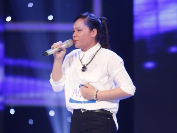 Tran Thi Hoa hat 'De em roi xa' hinh anh