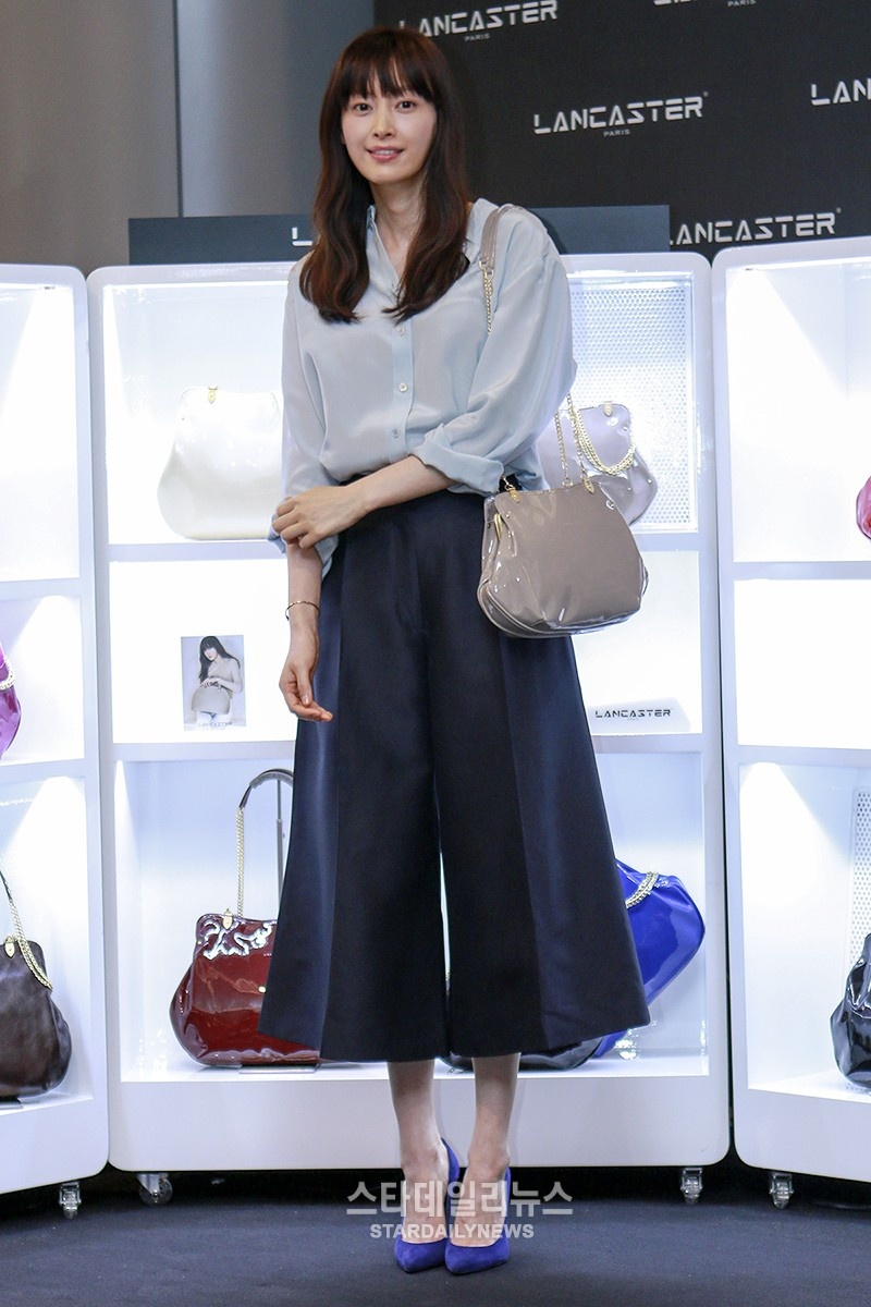 Nhan sắc Lee Na Young vẫn vẹn nguyên từ những ngày đầu đóng phim. Cô là một trong những mỹ nhân mặt mộc hiếm hoi của showbiz Hàn.