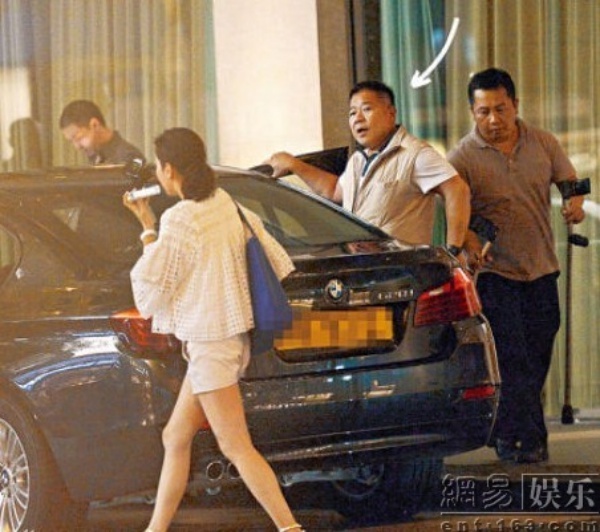 Mã Đình Cường kể lại, việc tìm đường đến trái tim Lê Tư không hề đơn giản, suốt sáu năm theo đuổi, Đình Cường đã nhiều lần cầu hôn Lê Tư nhưng cô đều từ chối. Mọi việc thay đổi khi gia đình Lê Tư gặp biến cố lớn vào năm 2007. Mã Đình Cường luôn ở bên và nói với Lê Tư: ‘Em không phải làm gì cả, anh sẽ chăm sóc em cả đời’, câu nói này đã khiến Lê Tư đi đến quyết định, gắn bó cả cuộc đời còn lại với đại gia họ Mã. Toàn bộ chi phí chăm sóc cho em trai Lê Tư đều do một tay Mã Đình Cường lo liệu.