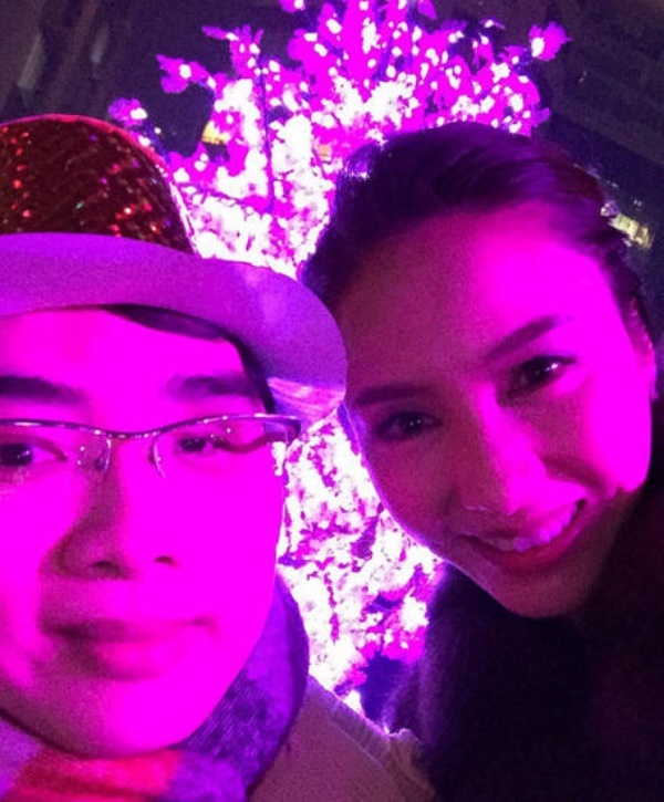 Cuộc sống của Lê Tư dường như không có gì phàn nàn cho đến năm 2007. Sau một tai nạn nghiêm trọng, em trai cô bị tàn phế, tinh thần lúc tỉnh lúc mê. Vốn là anh chàng đào hoa, tài giỏi bỗng chốc trở thành người thực vật, Lê Tư đau khổ mỗi ngày khi chứng kiến em trai đau đớn. Vài năm sau, nhờ sự chăm sóc của bác sĩ, sức khỏe em trai Lê Tư chuyển biến tốt hơn nhưng anh vẫn không hồi phục như xưa. Đầu óc còn ngây dại và mãi mãi ngồi trên xe lăn.