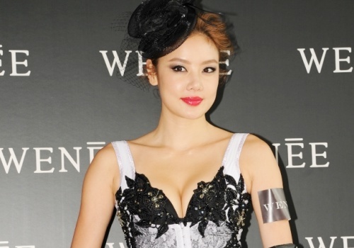 Sao nu goc Viet goi cam hut mat truyen thong hinh anh