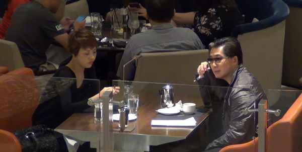 Khi đang nổi tiếng và hốt ra tiền, cô đột ngột rút khỏi ngành giải trí. Cô kết hôn với một bác sĩ họ Lữ. Gần đây, phóng viên bắt gặp ngôi sao gợi cảm đi ăn cùng với chồng tại một nhà hàng cao cấp. 