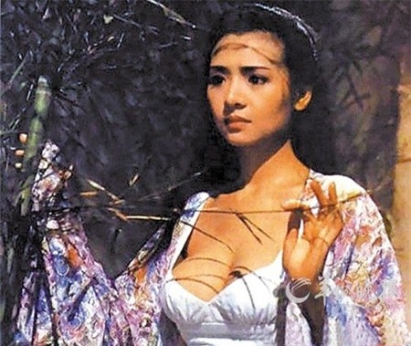 Vào giai đoạn thập niên 90 khi dòng phim cấp 3 được đánh giá cao về nghệ thuật và chỉ pha vài cảnh nóng, không ít người đẹp nổi tiếng chẳng kém sao hạng A. Nhưng vì khoe thân, nên khi nghỉ hưu, tiếng xấu từng đóng phim gợi cảm khiến nhiều nghệ sĩ khó hòa nhập khi rút khỏi showbiz. “Nữ hoàng phim gợi cảm” Diệp Tử My có lẽ là người may mắn hiếm có. Cách đây 20 năm, Diệp Từ My là ngôi sao sáng chói trên màn ảnh rộng của Hong Kong. Tuy không phải là nữ diễn viên đẹp nhất, tài năng nhất nhưng Diệp Tử My lại là ngôi sao bốc lửa nhất với những bộ phim dành cho người lớn có doanh thu khủng.