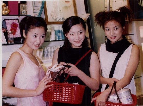 Triệu Vy và Phạm Băng Băng bị đồn xích mích sau Hoàn Châu cách cách.