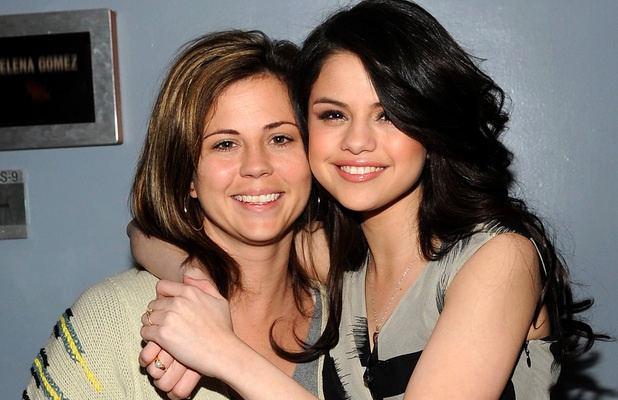 Sao Hollywood chia se ve me hinh anh