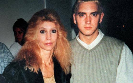 'Headlights' - loi xin loi muon mang Eminem gui me hinh anh