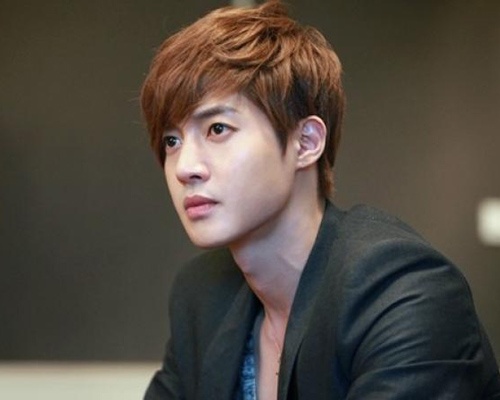 Kim Hyun Joong tung khien ban gai say thai hinh anh