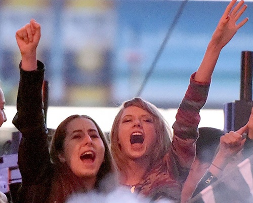 Taylor Swift co vu ban trai DJ cuong nhiet hinh anh