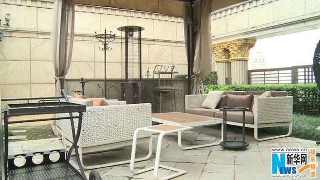 Chồng Trương Đình - tài tử Lâm Thoại Dương đã chuyển hướng kinh doanh bất động sản nhiều năm qua. Anh sở hữu nhiều khối bất động sản ở 13 tỉnh thành. Giá trị tài sản vợ chồng anh theo Tân Hoa Xã hiện vào khoảng 3 tỷ NDT.