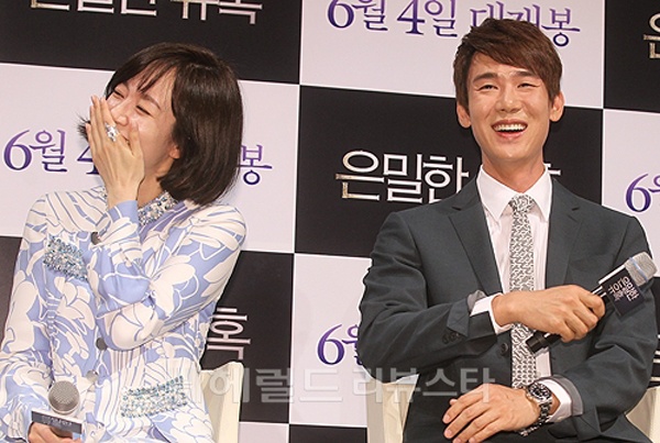 Nữ diễn viên tung hứng ăn ý với bạn diễn. Secret Temptation kể về một cuộc trao đổi nguy hiểm của hai nhân vật chính. Phim thuộc thể loại tội phạm, ly kỳ sẽ ra rạp từ ngày 4/6.  