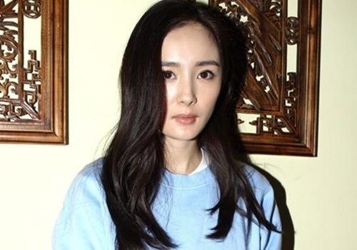 Duong Mich suyt khoc tai so canh sat sau vu clip cuong hiep hinh anh