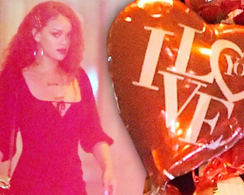 Leonardo DiCaprio bi nghi gui hoa hong cho Rihanna hinh anh